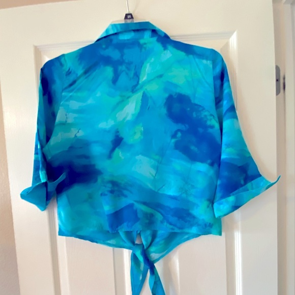 Sea Suns Short Waist Blouse with Tie Bottom - Picture 5 of 7